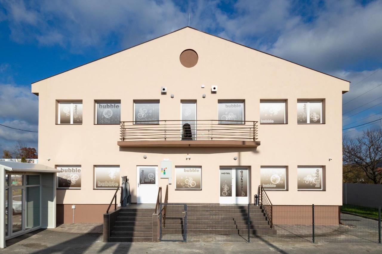 Bubble Hotel Es Rendezvenykoezpont Zalaegerszeg Dış mekan fotoğraf