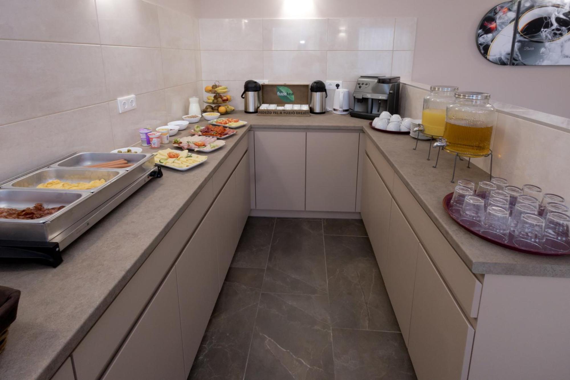 Bubble Hotel Es Rendezvenykoezpont Zalaegerszeg Dış mekan fotoğraf